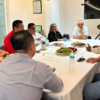 Pedro Gutiérrez, Miguel Barrueta, Rafael Acosta León, Humberto de los Santos Bertruy y Juan Enoc Alvarado Ribón escuchan a dirigentes de Canaco Servytur Villahermosa durante la reunión del 17 de julio de 2026