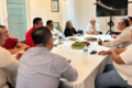 Pedro Gutiérrez, Miguel Barrueta, Rafael Acosta León, Humberto de los Santos Bertruy y Juan Enoc Alvarado Ribón escuchan a dirigentes de Canaco Servytur Villahermosa durante la reunión del 17 de julio de 2026