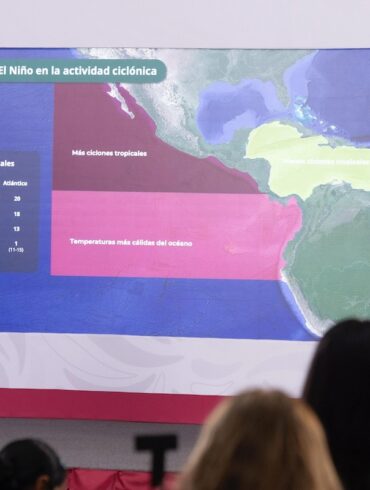 La presidenta Claudia Sheinbaum informa sobre el nuevo sistema de alertamiento telefónico y las acciones preventivas ante el fenómeno de El Niño en México.