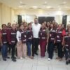 Andy López Beltrán posa con integrantes de un grupo de Coordinadoras Operativas Territoriales de Morena en Tabasco
