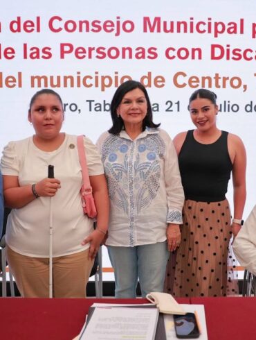 Yolanda Osuna durante la creación del Consejo para impulsar la inclusión de personas con discapacidad en el municipio de Centro.