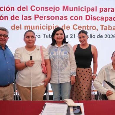 Yolanda Osuna durante la creación del Consejo para impulsar la inclusión de personas con discapacidad en el municipio de Centro.