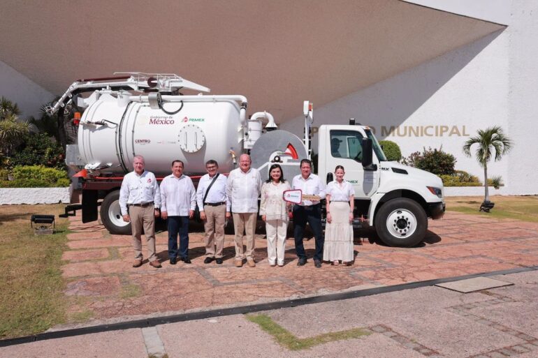 Gobierno de Centro presenta un nuevo camión Vactor para fortalecer los servicios públicos y la operación del Sistema de Agua y Saneamiento.