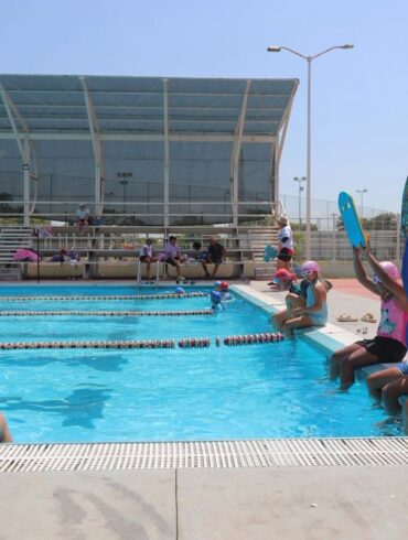 Niñas y niños participan en los cursos de verano en Centro con actividades deportivas y recreativas durante las vacaciones escolares en Tabasco.