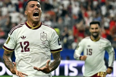 Jugador de la selección de España celebra un gol durante la semifinal del Mundial ante Francia