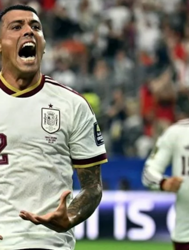 Jugador de la selección de España celebra un gol durante la semifinal del Mundial ante Francia