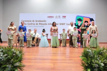 Yolanda Osuna Huerta durante la graduación de 83 niñas y niños de los Centros de Atención Infantil del DIF Centro en Villahermosa, Tabasco.