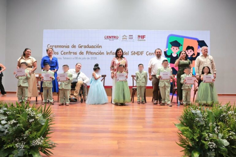Yolanda Osuna Huerta durante la graduación de 83 niñas y niños de los Centros de Atención Infantil del DIF Centro en Villahermosa, Tabasco.