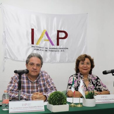 Estudiantes de la Maestría en Derecho para la Administración Pública del IAP Tabasco participan en una jornada de Derecho Parlamentario con especialistas de México y Argentina.