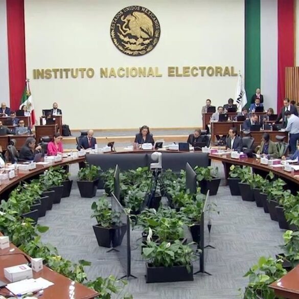 Consejo General del INE durante la sesión en que fueron retirados los lineamientos de fiscalización electoral rumbo a 2027.