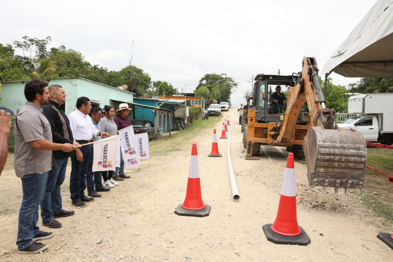 Javier May Rodríguez encabeza banderazo de obra de agua potable en Buenavista Apasco, Macuspana