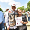Javier May entrega una constancia del Crédito Ganadero a una productora de Nacajuca