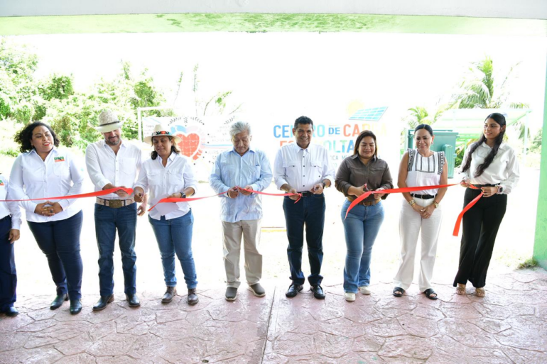 Javier May Rodríguez inaugura centro de carga fotovoltaica en la Universidad Politécnica Mesoamericana de Tenosique