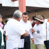 Javier May dialoga con habitantes durante la Jornada de Atención en Buenavista, Centro