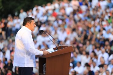 El gobernador Javier May presenta los resultados de su gobierno y afirma que Tabasco no volverá al pasado durante el Encuentro con el Pueblo en Villahermosa.