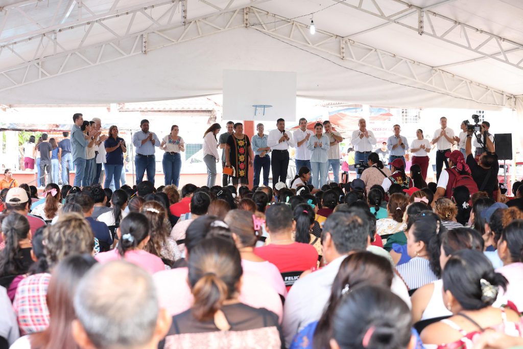 Habitantes de Buenavista participan en la Jornada de Atención al Pueblo encabezada por Javier May