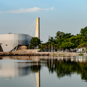 Vista panorámica de la Laguna de las Ilusiones en Villahermosa, Tabasco, uno de los humedales urbanos más importantes del sureste de México.
