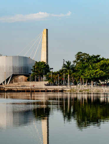 Vista panorámica de la Laguna de las Ilusiones en Villahermosa, Tabasco, uno de los humedales urbanos más importantes del sureste de México.