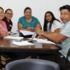 Estudiantes de la Licenciatura en Gestión del Desarrollo Familiar y Comunitario durante una sesión académica en el Instituto de Administración Pública de Tabasco.