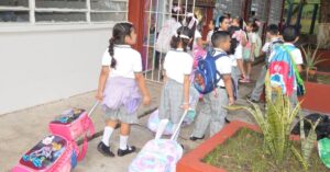 Lista oficial de útiles escolares 2026-2027 publicada por la Secretaría de Educación Pública para educación básica en México.