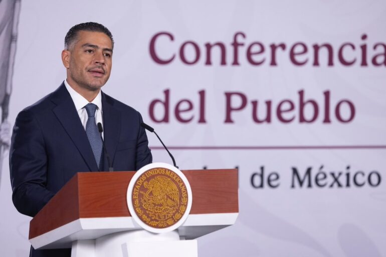 El secretario de Seguridad Omar García Harfuch presenta el balance nacional de detenciones, armas aseguradas y decomisos durante la conferencia matutina.