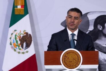 El secretario Omar García Harfuch presenta los resultados de la estrategia de seguridad en Sinaloa durante la conferencia matutina del Gobierno de México.