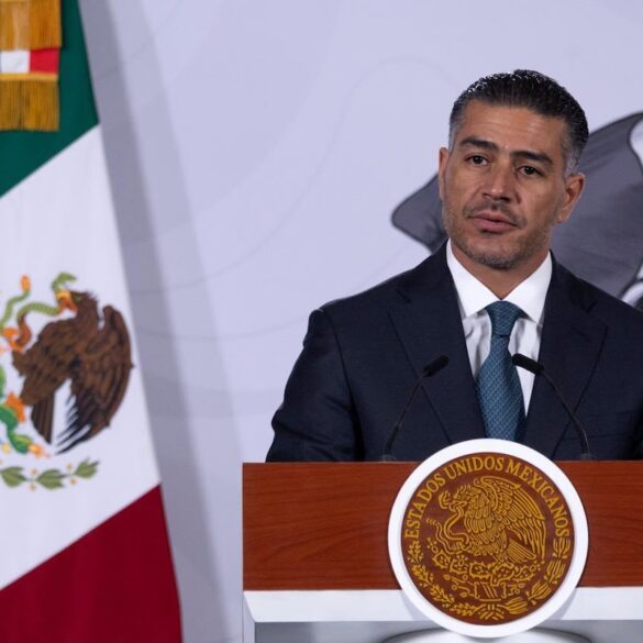 El secretario Omar García Harfuch presenta los resultados de la estrategia de seguridad en Sinaloa durante la conferencia matutina del Gobierno de México.