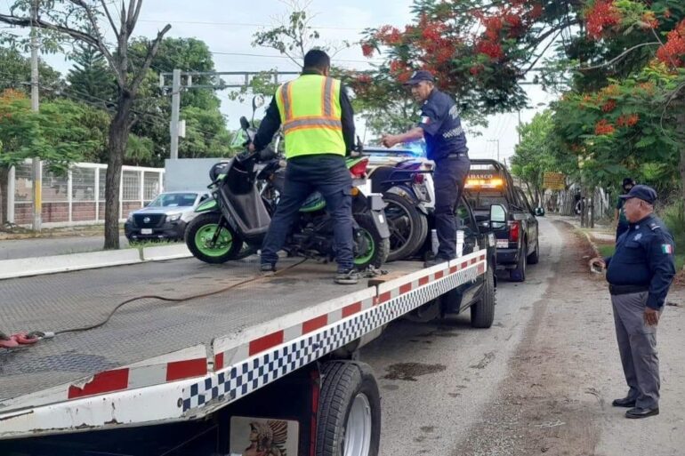 Elementos de la SSPC realizan un operativo de supervisión a motocicletas en el municipio de Centro, Tabasco.