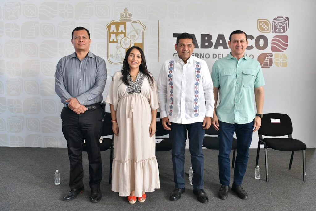 Sheila Cadena Nieto y funcionarios estatales durante la presentación oficial de la convención SOS26 en Tabasco.