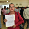 Productora muestra carta de condonación del programa Volver a Crecer en Tenosique