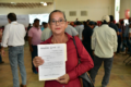 Productora muestra carta de condonación del programa Volver a Crecer en Tenosique