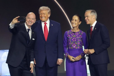 Selfie de Gianni Infantino, Donald Trump, Claudia Sheinbaum y Mark Carney previo a la final del Mundial