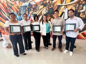 Estudiantes de la UJAT reciben reconocimiento del CITIC por excelencia académica durante la Jornada de Ingeniería Civil en Tabasco.