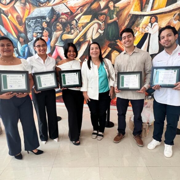 Estudiantes de la UJAT reciben reconocimiento del CITIC por excelencia académica durante la Jornada de Ingeniería Civil en Tabasco.