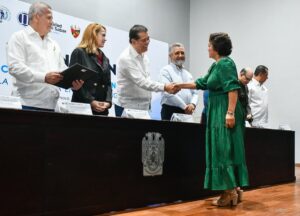 El rector Guillermo Narváez Osorio inaugura en la UJAT el Congreso Internacional sobre Inteligencia Artificial y Derechos Humanos en Villahermosa, Tabasco.