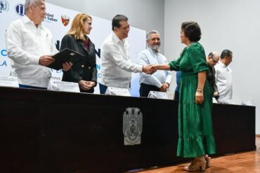 El rector Guillermo Narváez Osorio inaugura en la UJAT el Congreso Internacional sobre Inteligencia Artificial y Derechos Humanos en Villahermosa, Tabasco.