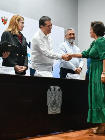El rector Guillermo Narváez Osorio inaugura en la UJAT el Congreso Internacional sobre Inteligencia Artificial y Derechos Humanos en Villahermosa, Tabasco.