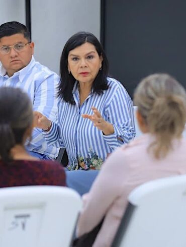 La alcaldesa Yolanda Osuna se reúne con delegados municipales para dar seguimiento a acciones de agua potable y servicios públicos en Centro, Tabasco.