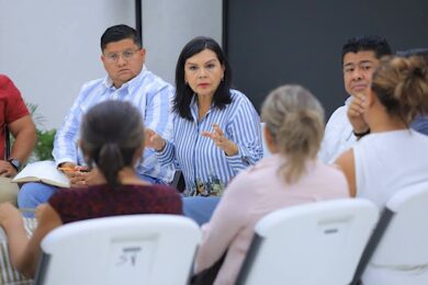 La alcaldesa Yolanda Osuna se reúne con delegados municipales para dar seguimiento a acciones de agua potable y servicios públicos en Centro, Tabasco.