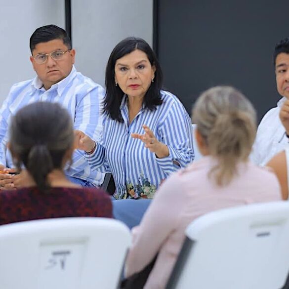 La alcaldesa Yolanda Osuna se reúne con delegados municipales para dar seguimiento a acciones de agua potable y servicios públicos en Centro, Tabasco.