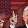 Composición de Donald Trump y Andrés Manuel López Obrador sobre las banderas de Estados Unidos y México divididas por una grieta