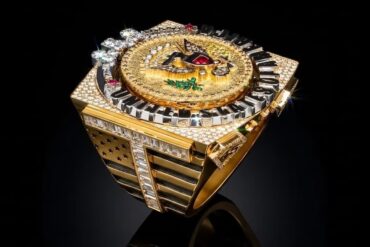 Anillo Freedom 250 de oro con 321 diamantes elaborado para Donald Trump