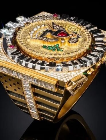 Anillo Freedom 250 de oro con 321 diamantes elaborado para Donald Trump