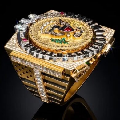 Anillo Freedom 250 de oro con 321 diamantes elaborado para Donald Trump