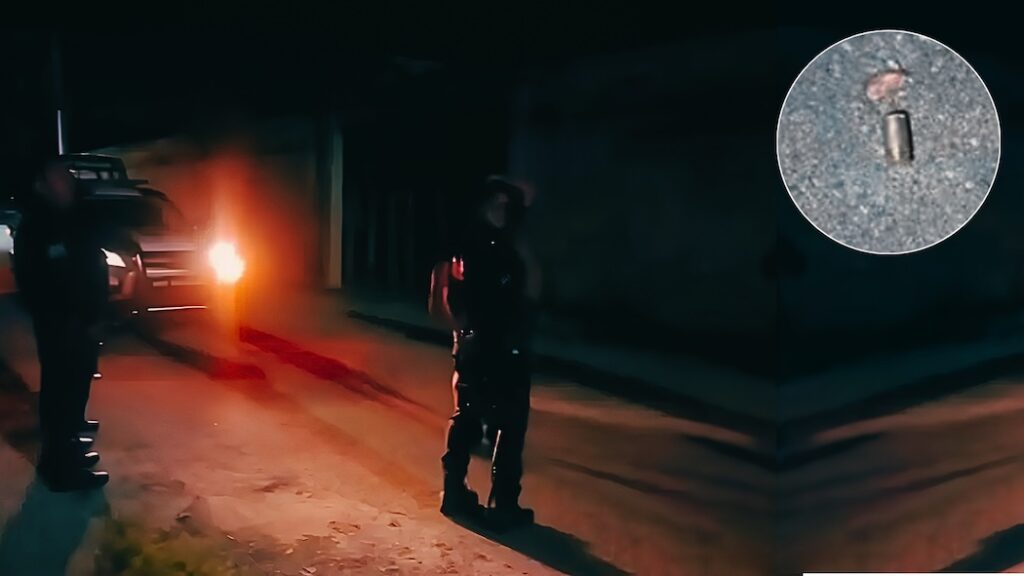Policías resguardan la zona del domicilio de María Eliza Hernández tras las detonaciones.