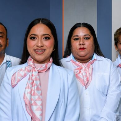 María Eliza Hernández Flores al centro, acompañada por los otros tres regidores del Ayuntamiento de Paraíso.