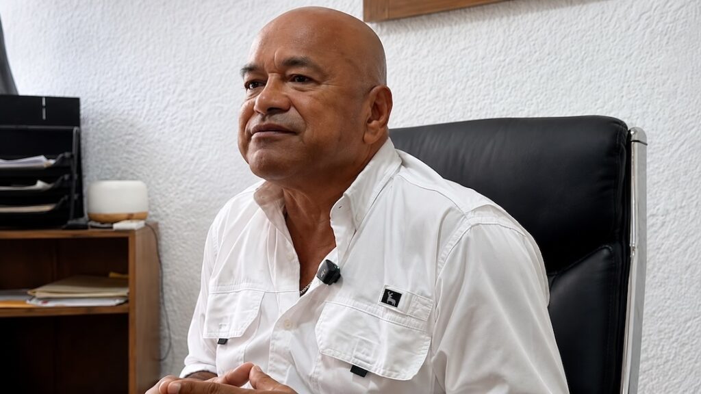 Carlos Alberto Ramón Güemes, secretario del Ayuntamiento de Paraíso, durante una declaración sobre el operativo de la FGR