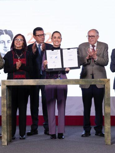 Claudia Sheinbaum durante la presentación del Servicio Universal de Salud y los nuevos consultorios de atención primaria