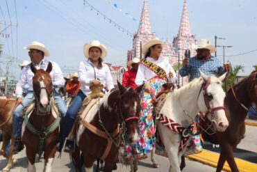 Cabalgantes participan en la tradicional cabalgata de Nacajuca 2026 en honor a la Virgen de los Remedios