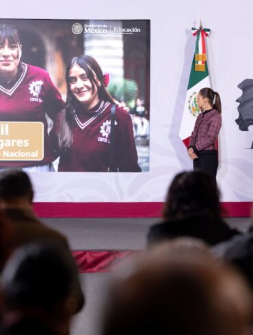 Claudia Sheinbaum anuncia consulta sobre celulares en escuelas y ampliación de lugares de bachillerato